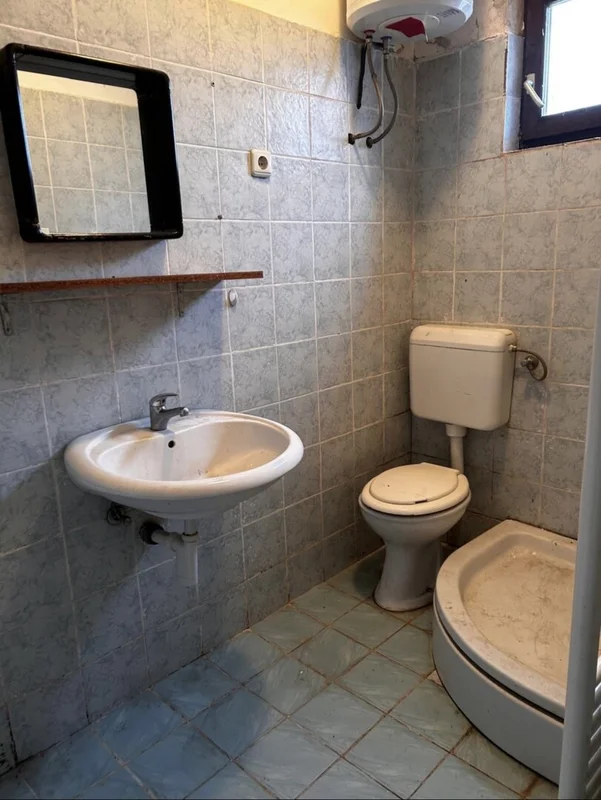 Dva etažirana stana s dvorištem i terasom – Dubrava