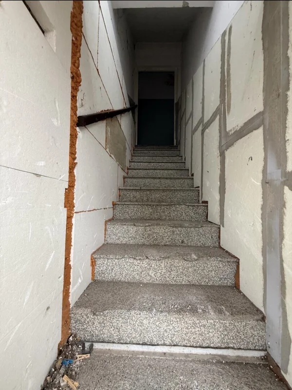 Dva etažirana stana s dvorištem i terasom – Dubrava