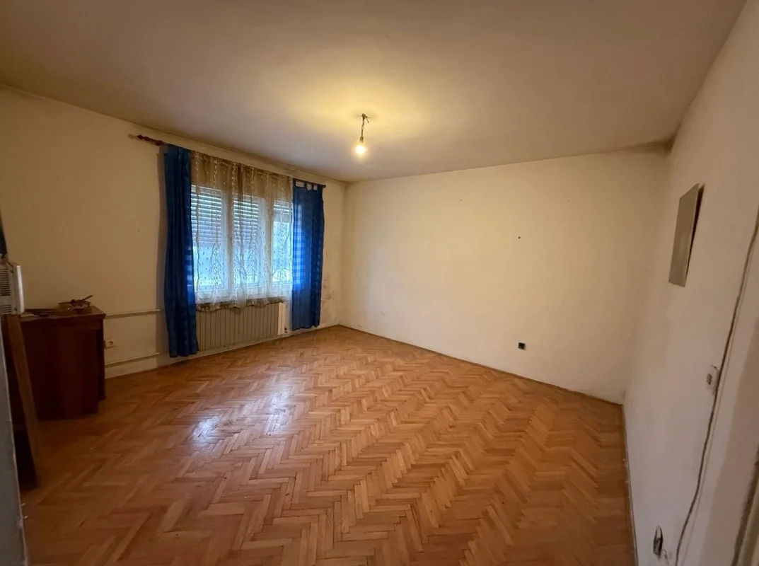 Dva etažirana stana s dvorištem i terasom – Dubrava