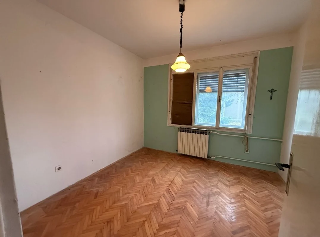 Dva etažirana stana s dvorištem i terasom – Dubrava