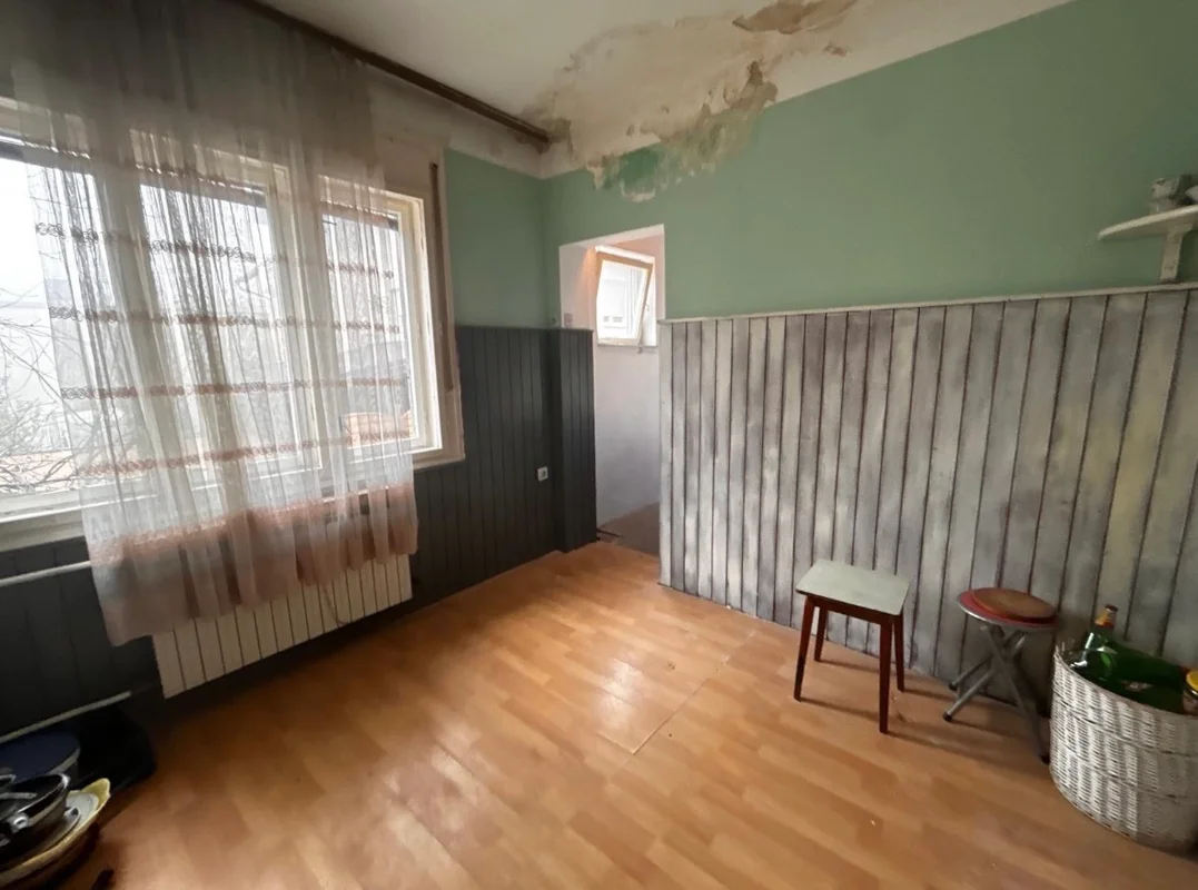 Dva etažirana stana s dvorištem i terasom – Dubrava