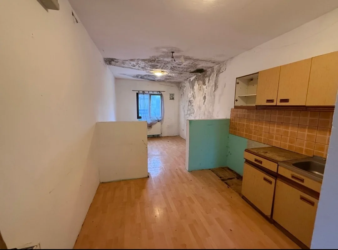 Dva etažirana stana s dvorištem i terasom – Dubrava