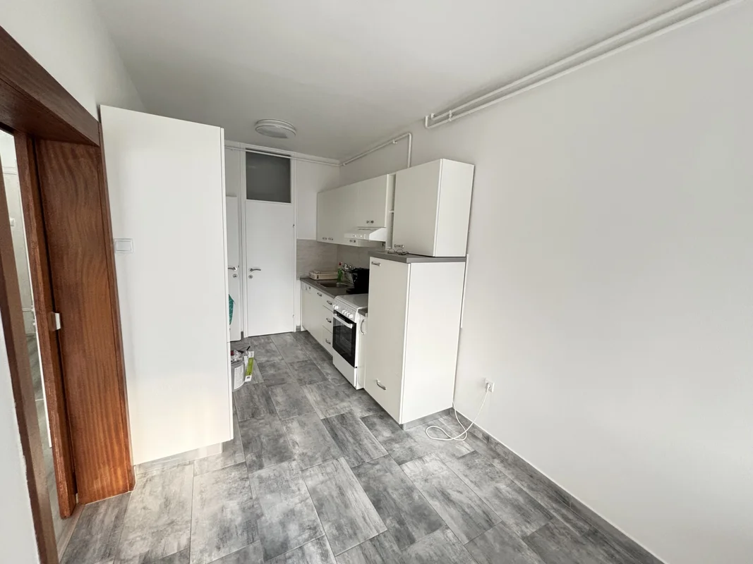 Kompletno renoviran stan 66 m² s terasom – Sesvete, lift, useljiv