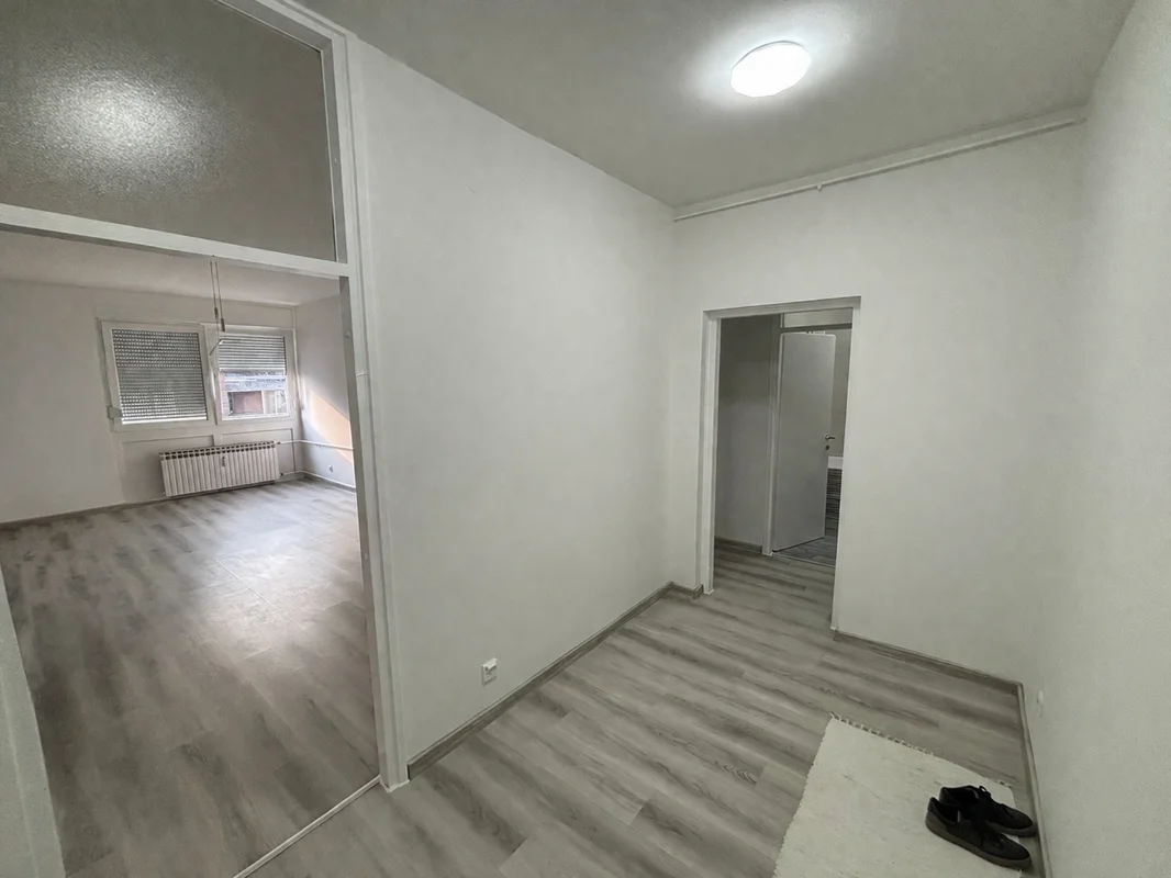 Kompletno renoviran stan 66 m² s terasom – Sesvete, lift, useljiv