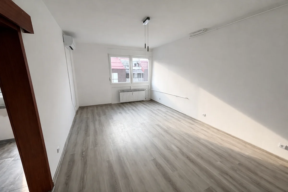 Kompletno renoviran stan 66 m² s terasom – Sesvete, lift, useljiv