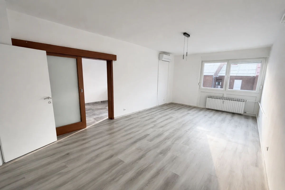 Kompletno renoviran stan 66 m² s terasom – Sesvete, lift, useljiv