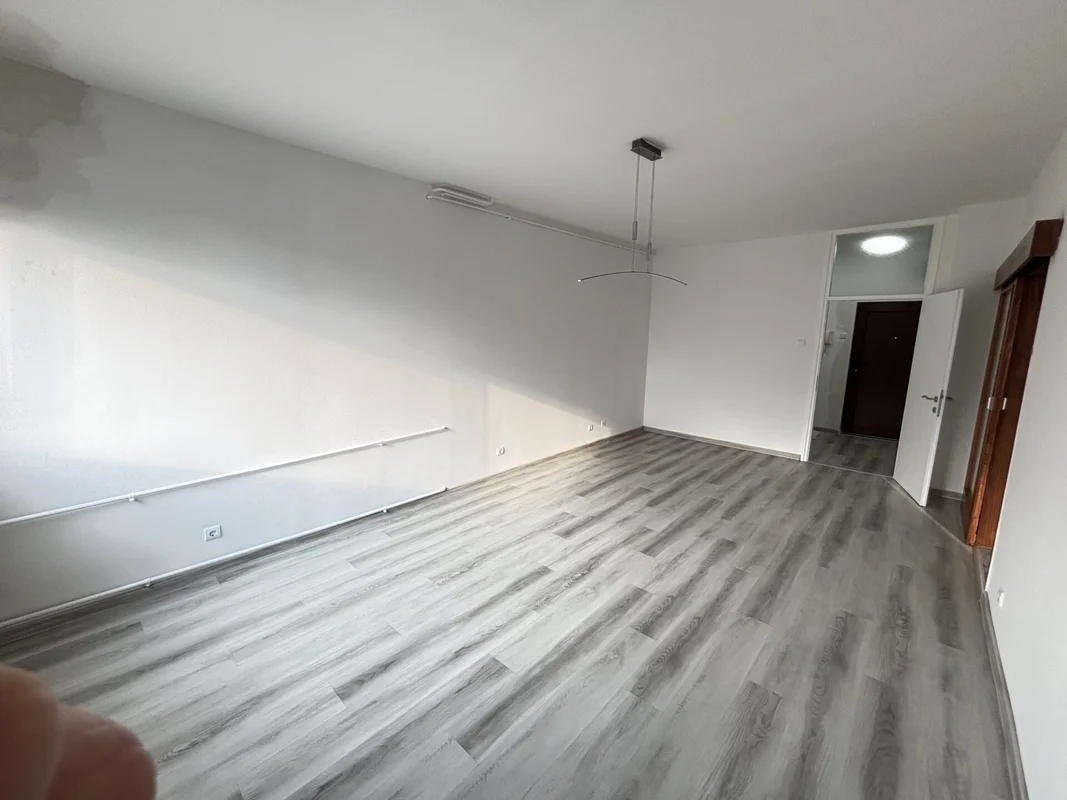 Kompletno renoviran stan 66 m² s terasom – Sesvete, lift, useljiv