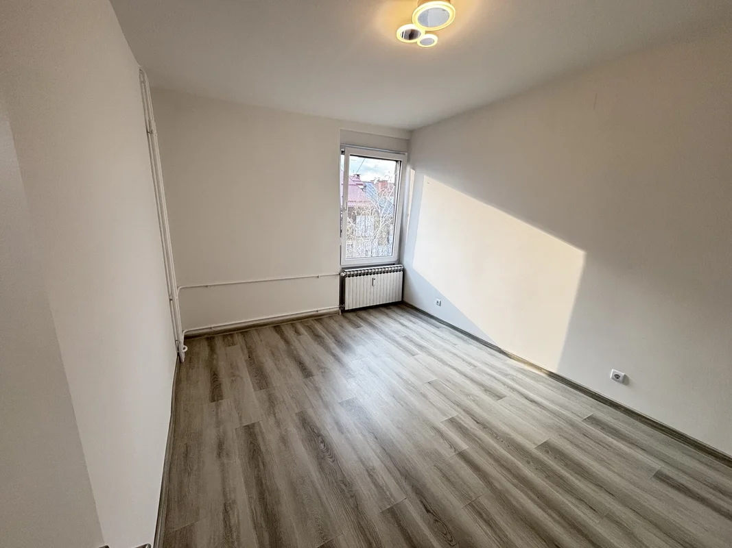 Kompletno renoviran stan 66 m² s terasom – Sesvete, lift, useljiv
