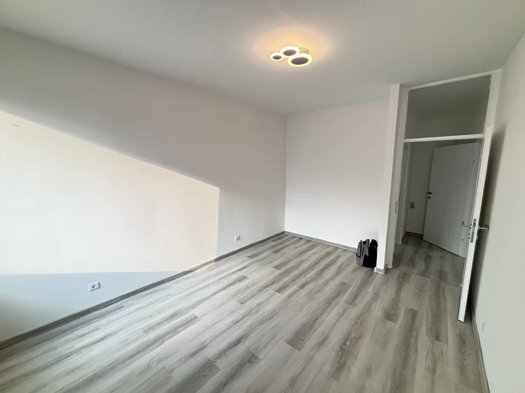 Kompletno renoviran stan 66 m² s terasom – Sesvete, lift, useljiv