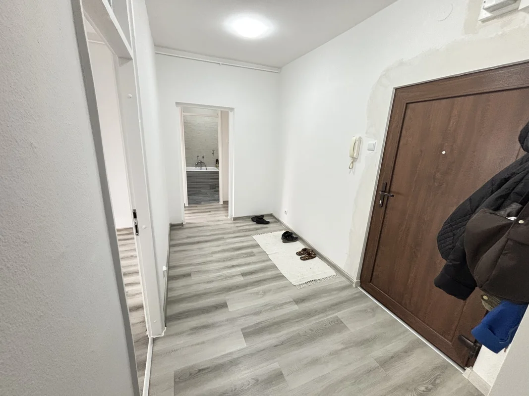 Kompletno renoviran stan 66 m² s terasom – Sesvete, lift, useljiv
