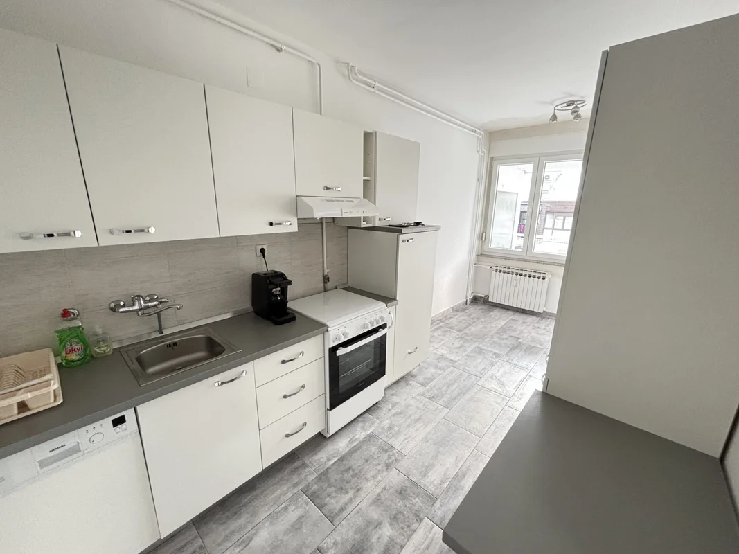 Kompletno renoviran stan 66 m² s terasom – Sesvete, lift, useljiv
