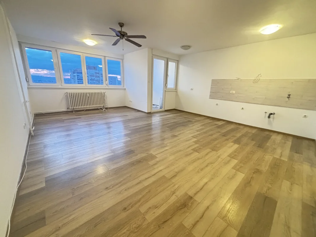 Adaptiran stan 42,9 m², Travno – loggia, pogled