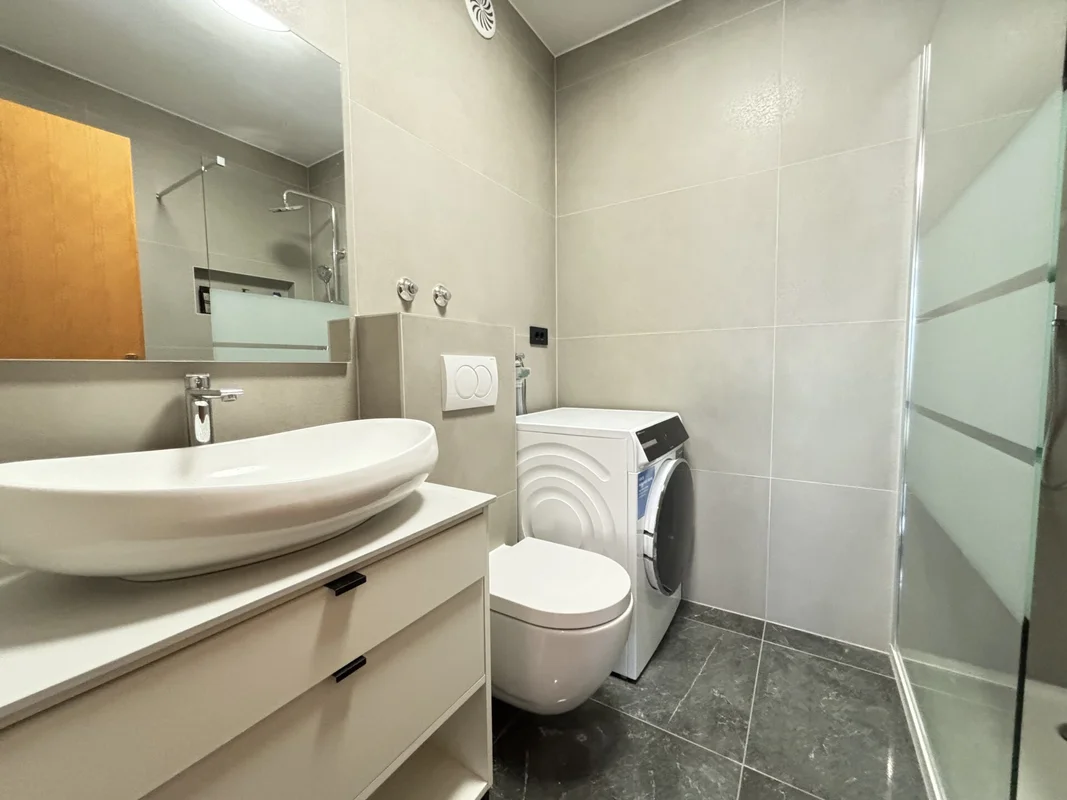 Luksuzno adaptiran 4S stan 100m2 + 2 garaže, Trešnjevka