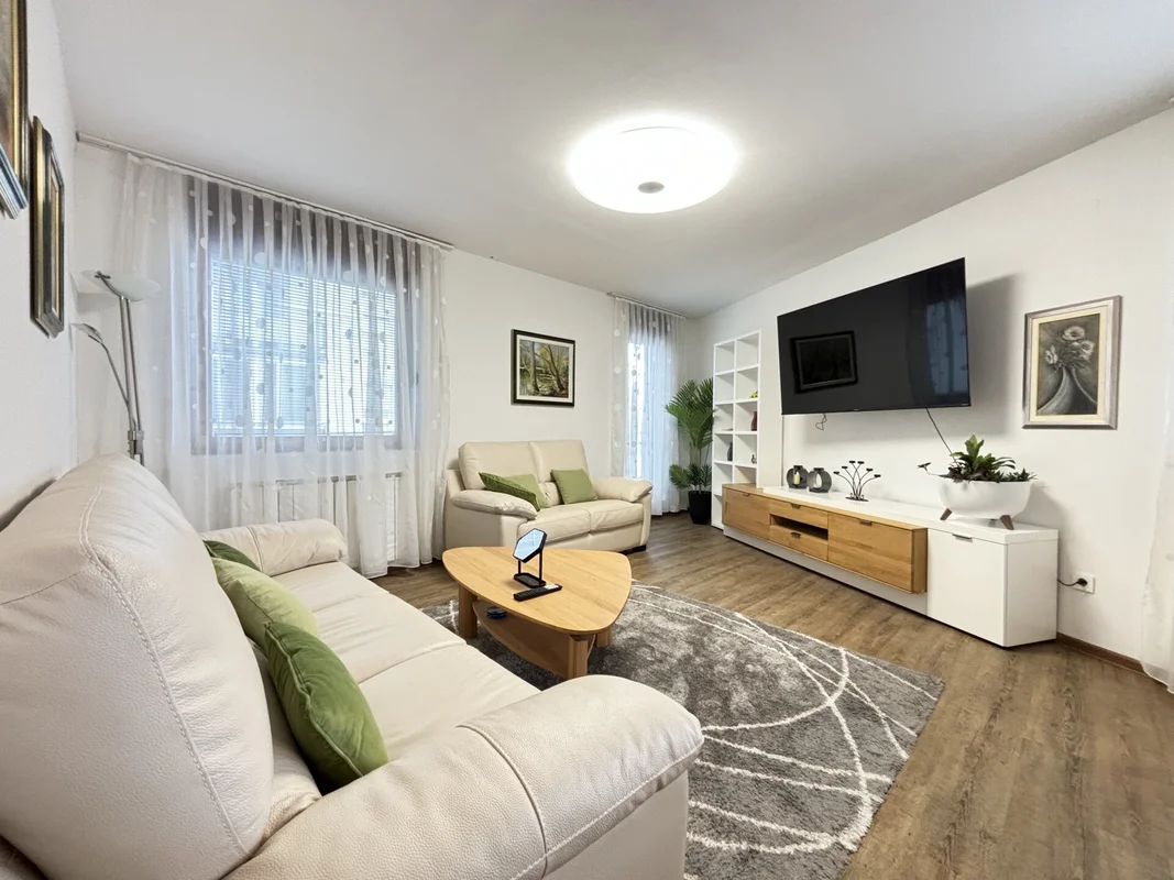 Luksuzno adaptiran 4S stan 100m2 + 2 garaže, Trešnjevka