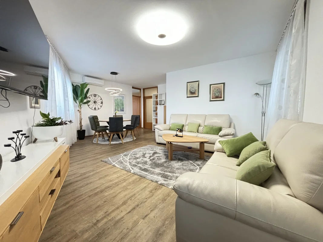 Luksuzno adaptiran 4S stan 100m2 + 2 garaže, Trešnjevka