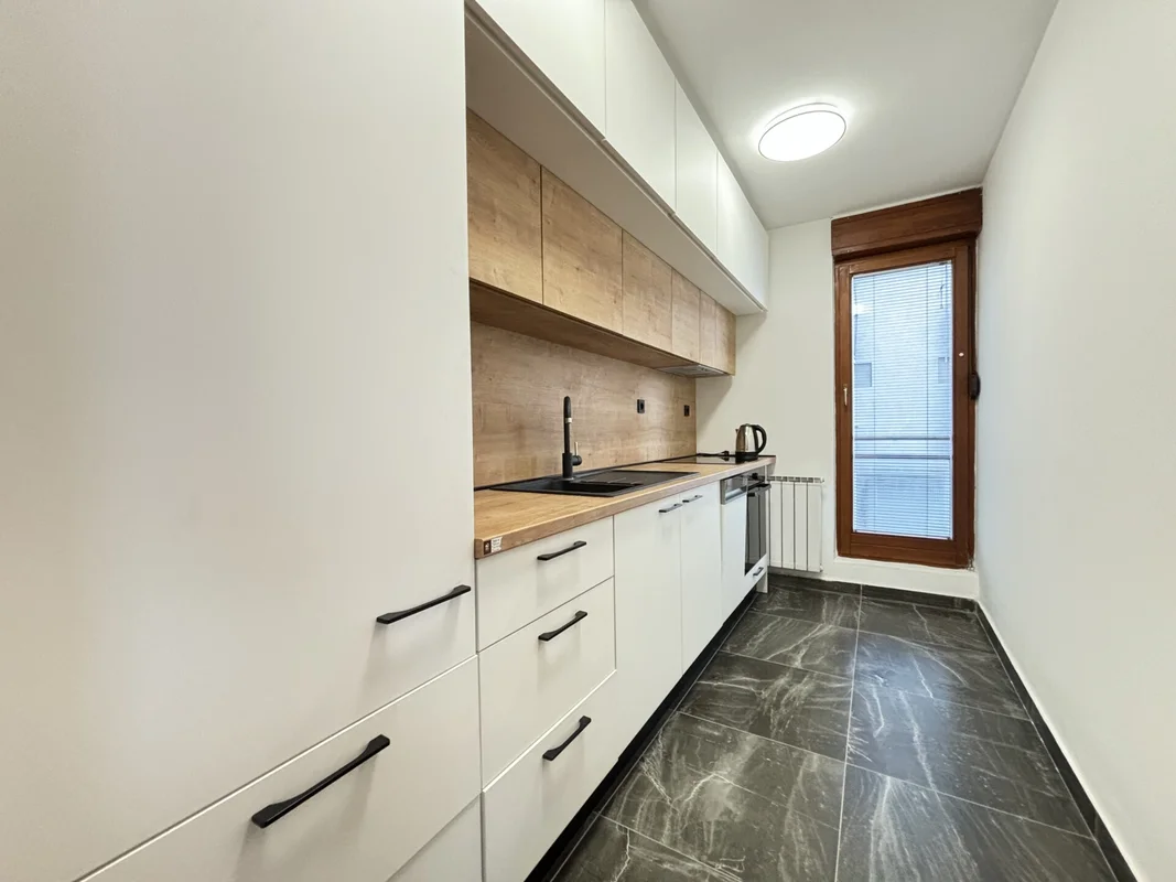 Luksuzno adaptiran 4S stan 100m2 + 2 garaže, Trešnjevka