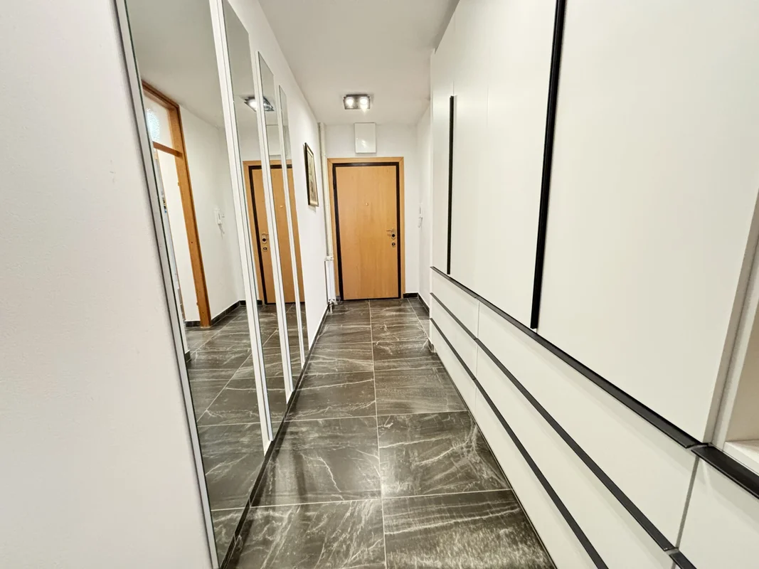 Luksuzno adaptiran 4S stan 100m2 + 2 garaže, Trešnjevka