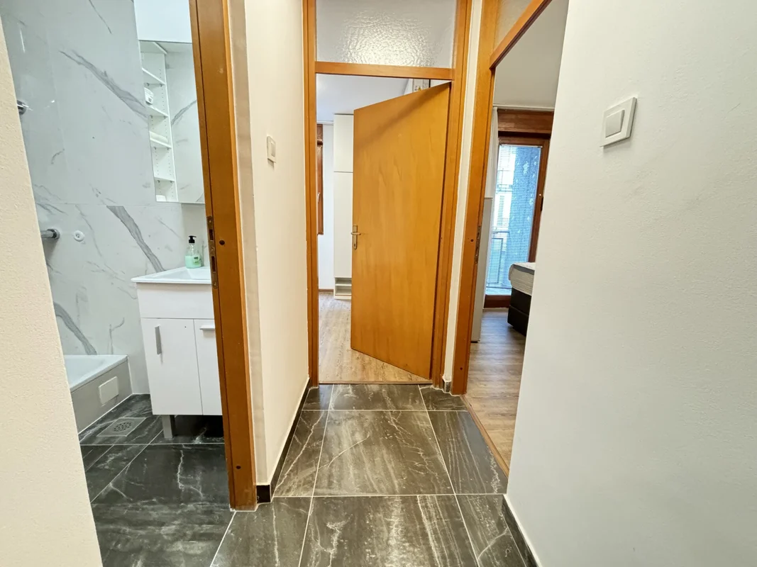 Luksuzno adaptiran 4S stan 100m2 + 2 garaže, Trešnjevka