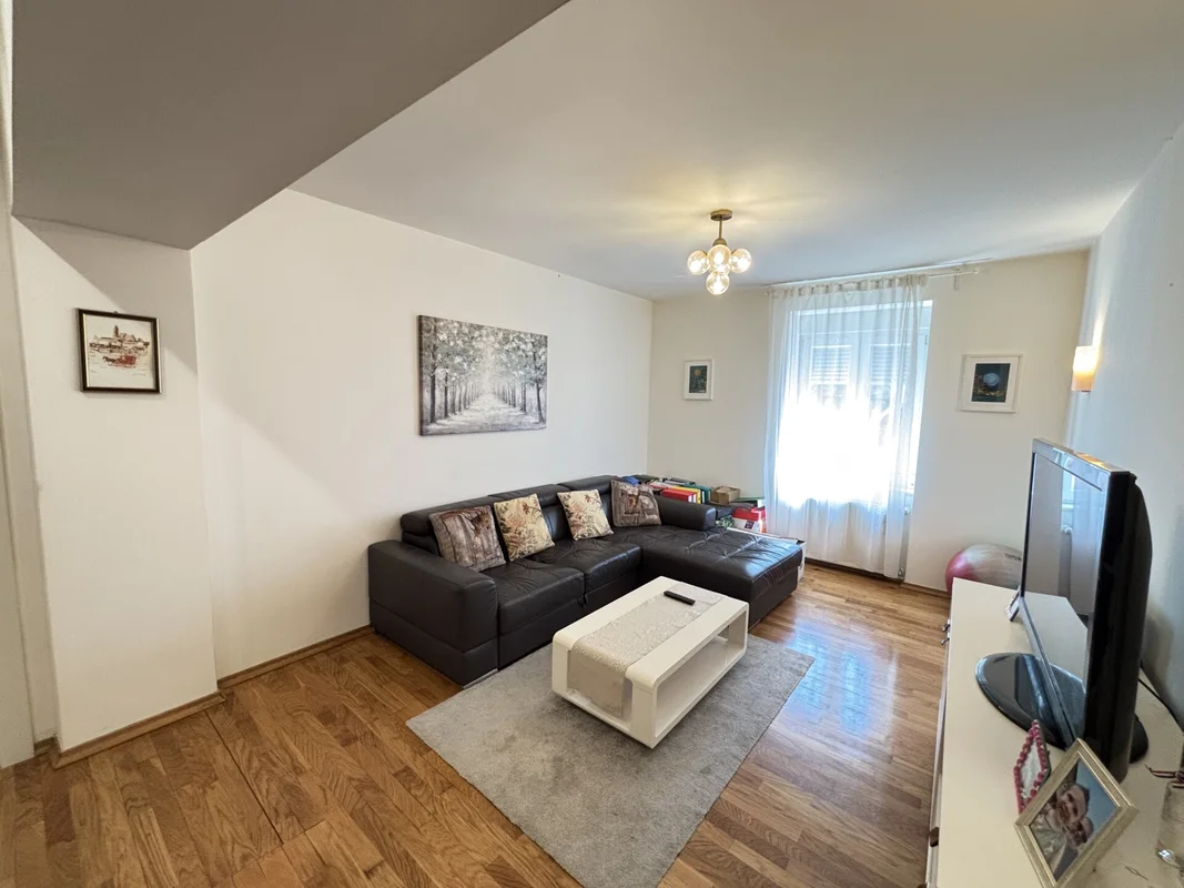 Prodaja stana –Jurkovićeva ulica, funkcionalan stan s terasom, parking