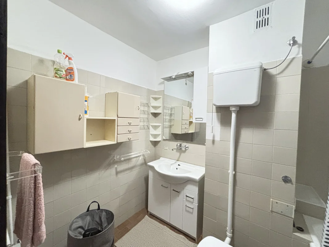 PRODAJE SE TROSOBAN STAN U CENTRU SESVETA