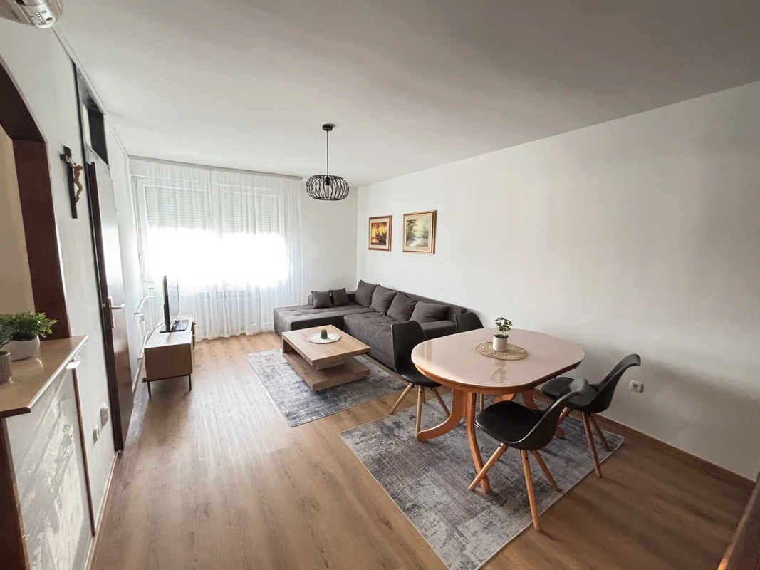 PRODAJE SE TROSOBAN STAN U CENTRU SESVETA