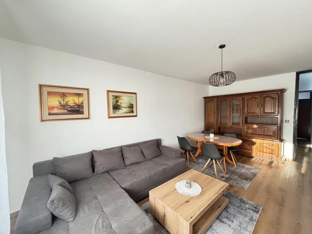 PRODAJE SE TROSOBAN STAN U CENTRU SESVETA