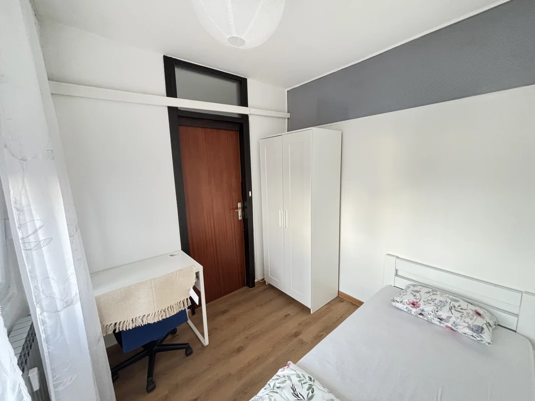 PRODAJE SE TROSOBAN STAN U CENTRU SESVETA