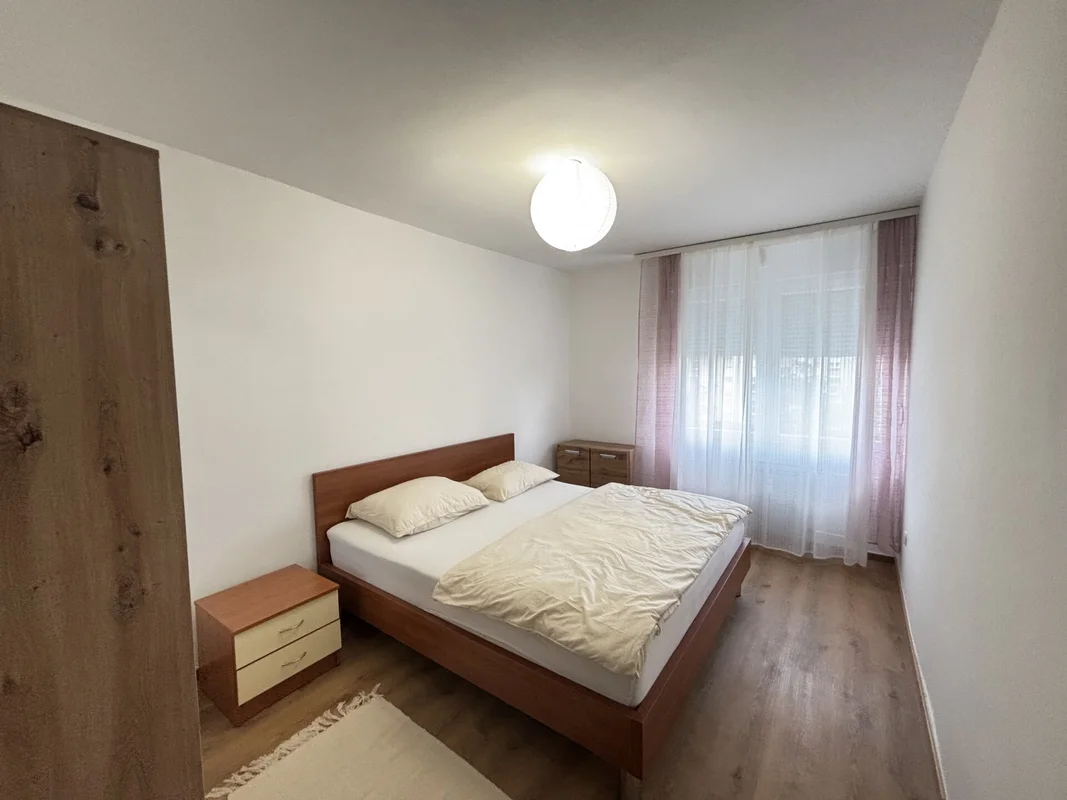 PRODAJE SE TROSOBAN STAN U CENTRU SESVETA