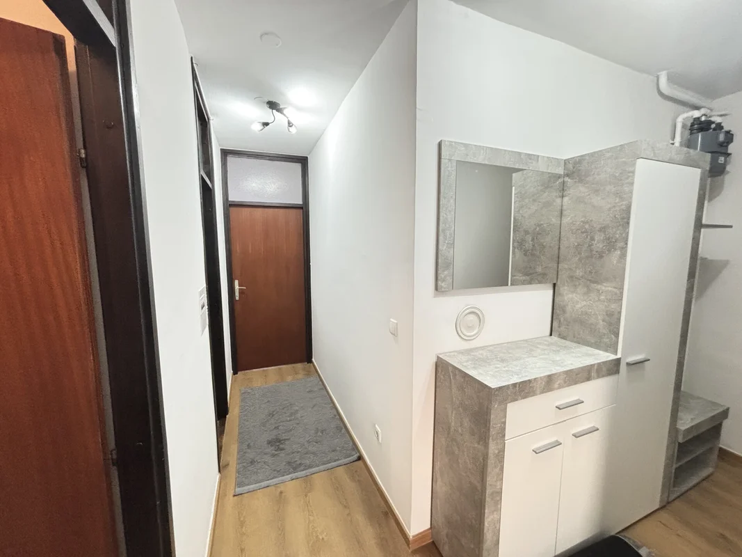 PRODAJE SE TROSOBAN STAN U CENTRU SESVETA