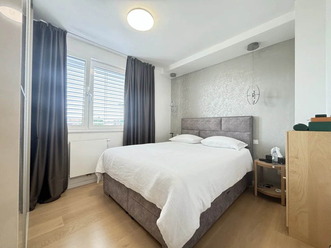 Ekskluzivan stan u Saras Centru – moderan dizajn, garaža, loggia! (61m2)