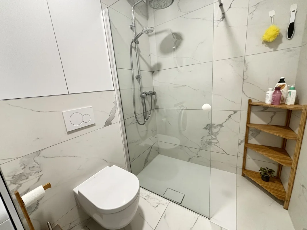 Ekskluzivan stan u Saras Centru – moderan dizajn, garaža, loggia! (61m2)