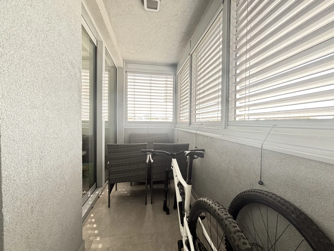 Ekskluzivan stan u Saras Centru – moderan dizajn, garaža, loggia! (61m2)