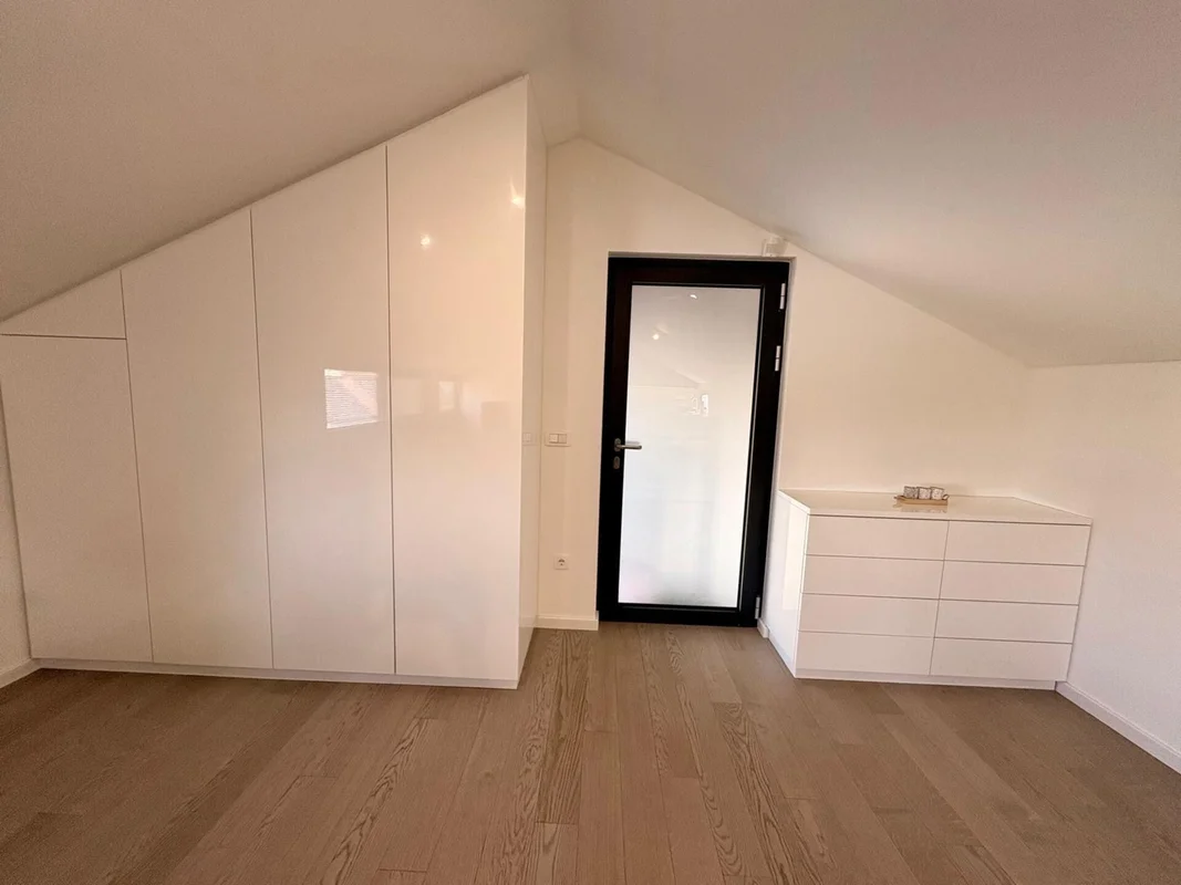 Velika Gorica, Pleso, stan od 55 m2 sa 1 spavaćom sobom + PARKING!