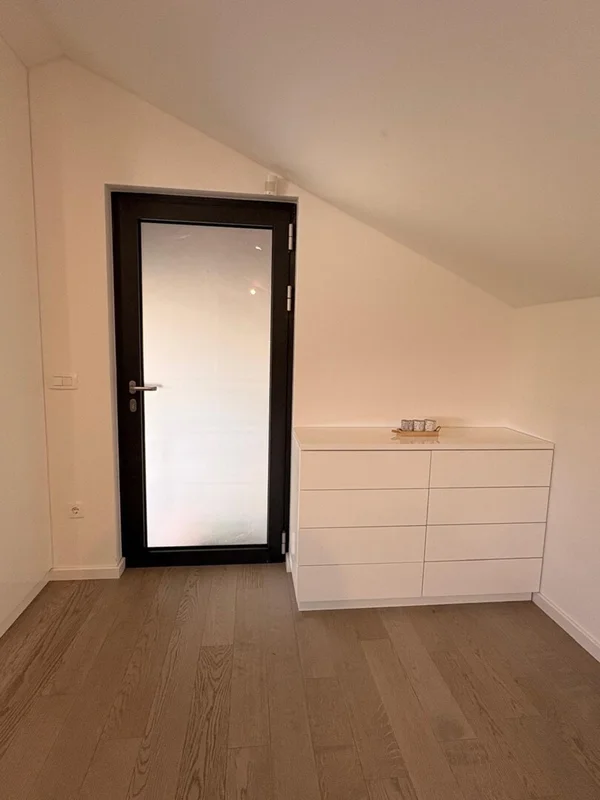 Velika Gorica, Pleso, stan od 55 m2 sa 1 spavaćom sobom + PARKING!
