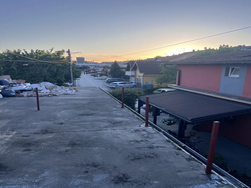 Kuća, dugo selo, 242m2 na 3 kata sa vrtom i garažom!!