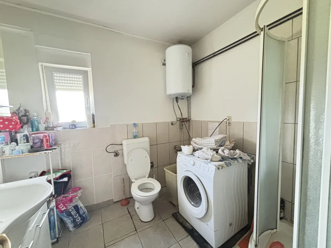 PRODAJE SE KUĆA S VELIKOM OKUĆNICOM – PROZORJE, DUGO SELO