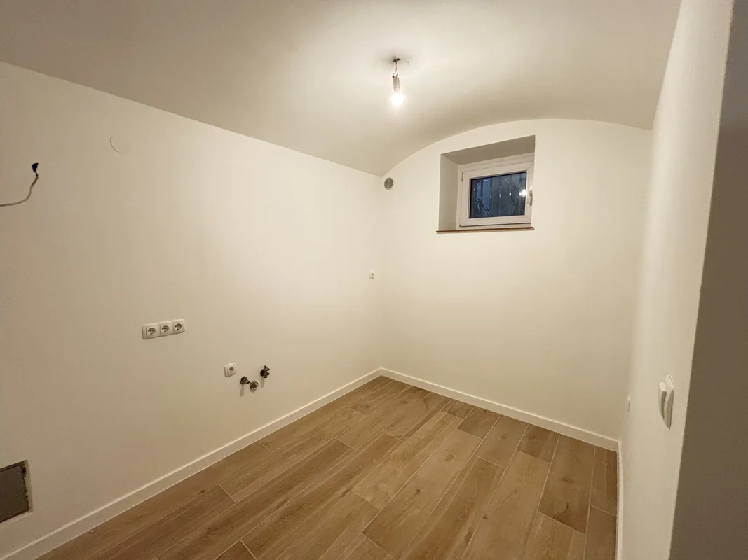KOMPLETNO RENOVIRAN STAN, 45m2 – KUHAČEVA ULICA, KVATERNIKOV TRG