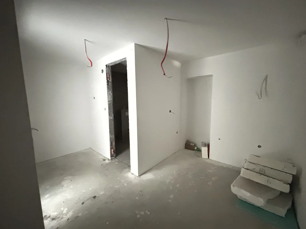 Novouređena garsonijera 35m2 + parking, Trešnjevka