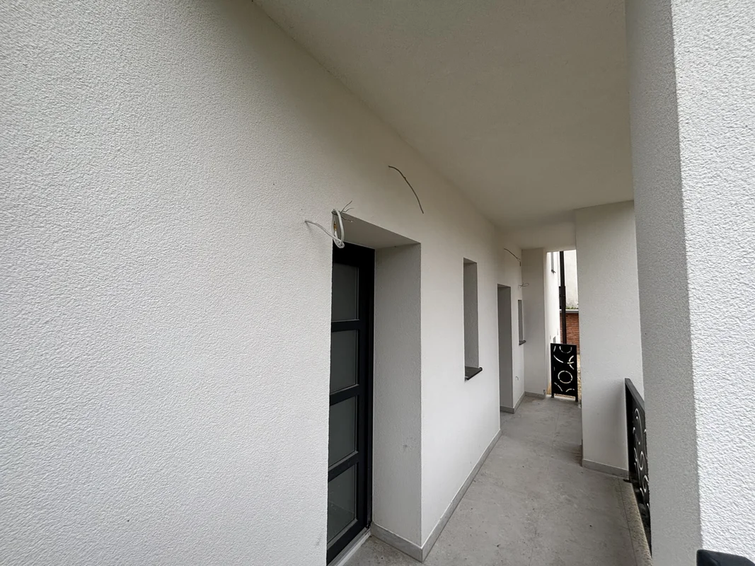 Novouređena garsonijera 35m2 + parking, Trešnjevka