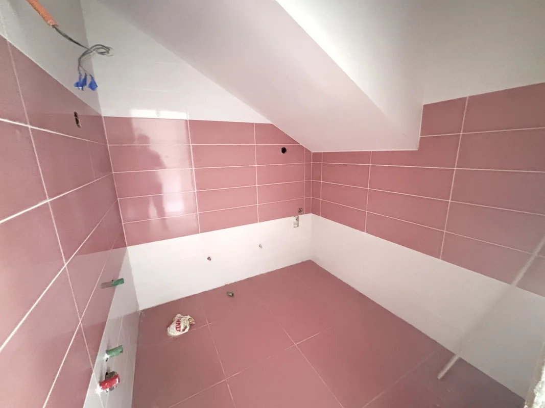 Kuća s 3 stana i parkingom – Gajevo naselje, 179 m²