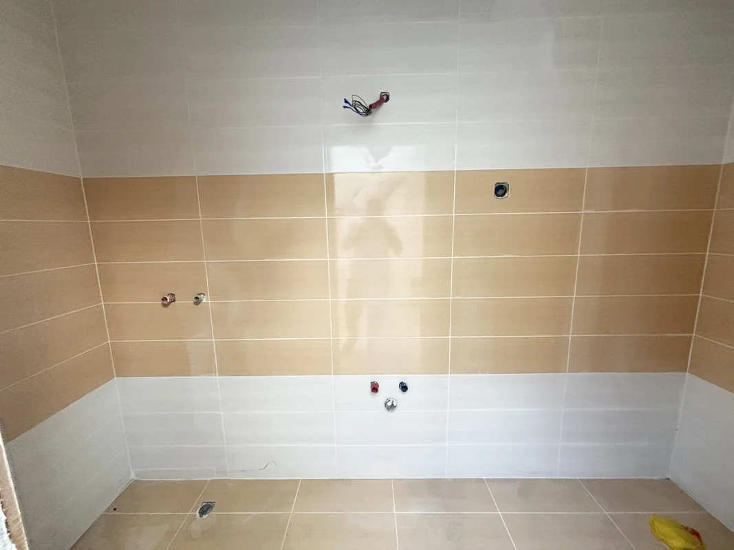 Kuća s 3 stana i parkingom – Gajevo naselje, 179 m²