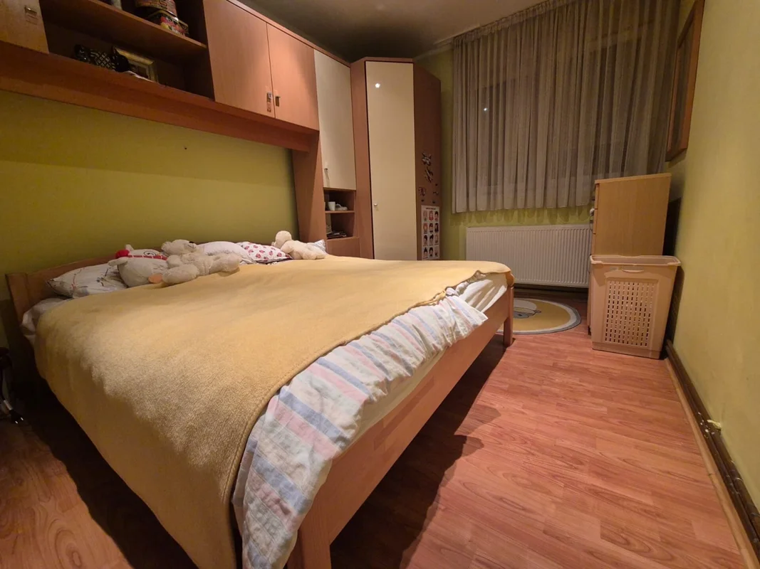 Kuća s 3 stana i parkingom – Gajevo naselje, 179 m²