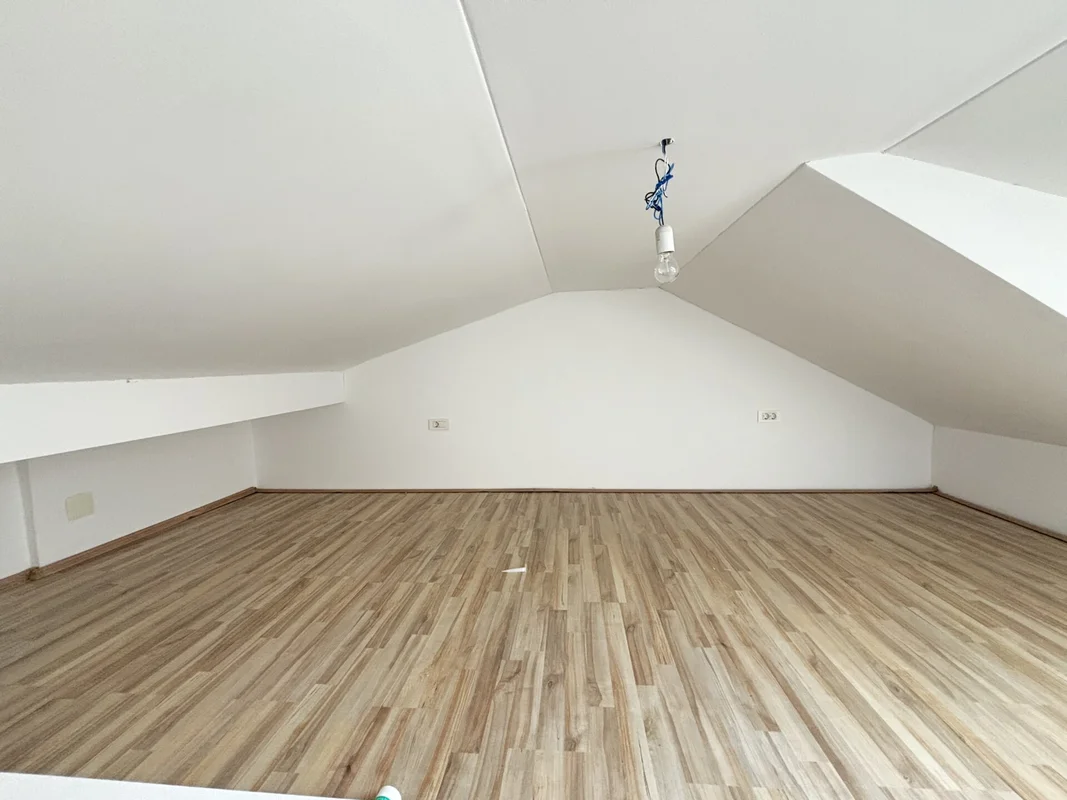 Kuća s 3 stana i parkingom – Gajevo naselje, 179 m²