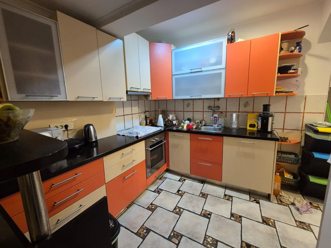 Kuća s 3 stana i parkingom – Gajevo naselje, 179 m²