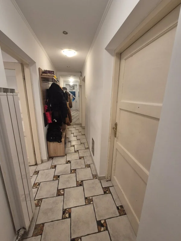 Kuća s 3 stana i parkingom – Gajevo naselje, 179 m²