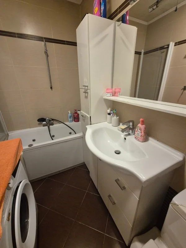 Kuća s 3 stana i parkingom – Gajevo naselje, 179 m²