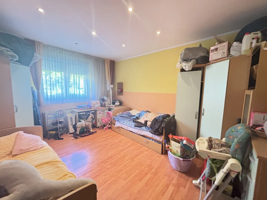 Kuća s 3 stana i parkingom – Gajevo naselje, 179 m²
