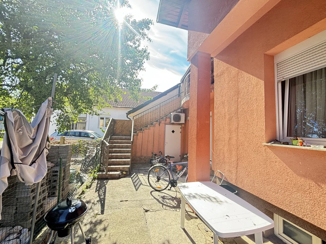 Kuća s 3 stana i parkingom – Gajevo naselje, 179 m²