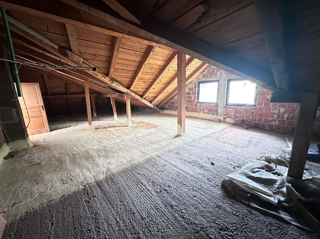 Potkrovni stan 85,90 m² (tlocrtno 130 m²) za uređenje – Ilica, Zagreb