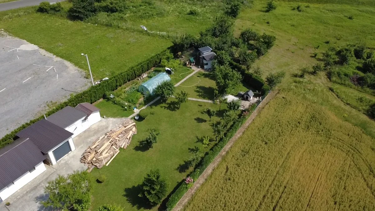 Samostojeća kuća 130 m² – Šćitarjevo, velika okućnica i 3 garaže